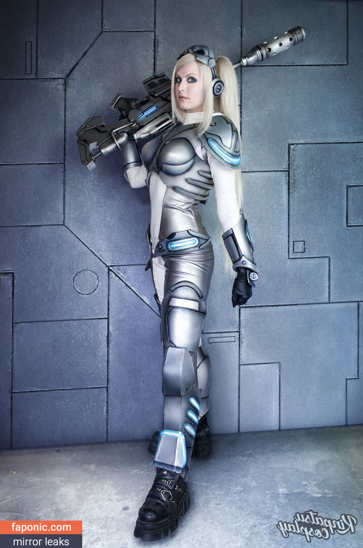 Kinpatsu Cosplay