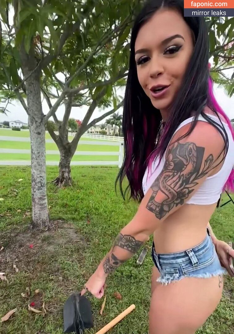 Cora Jade