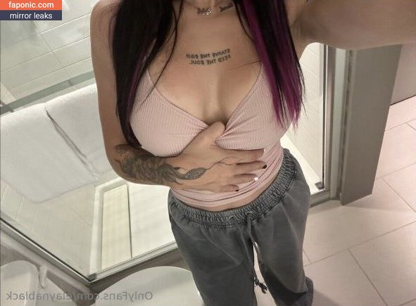 Cora Jade
