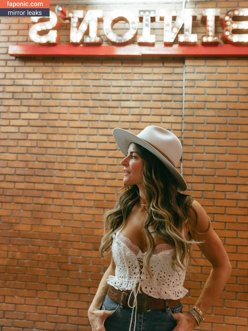 Alison Victoria