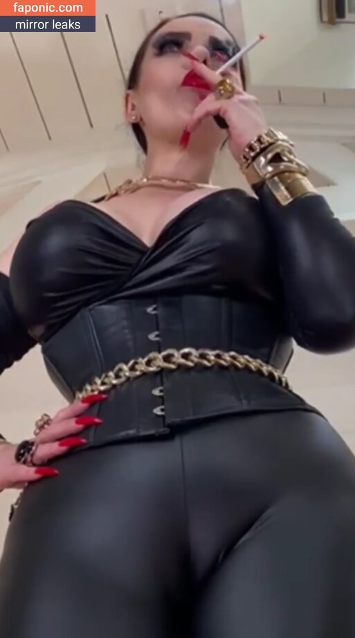 AnouschkaFemmeFatale