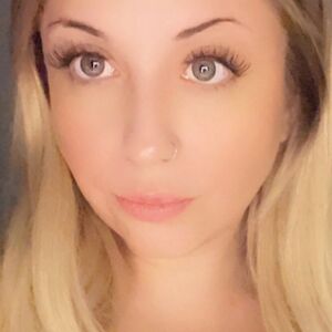 bustyblondegamer