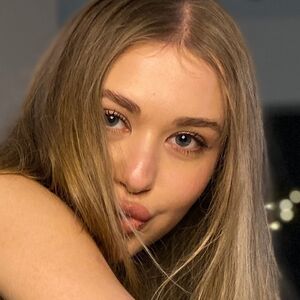 cute_blonde_evy