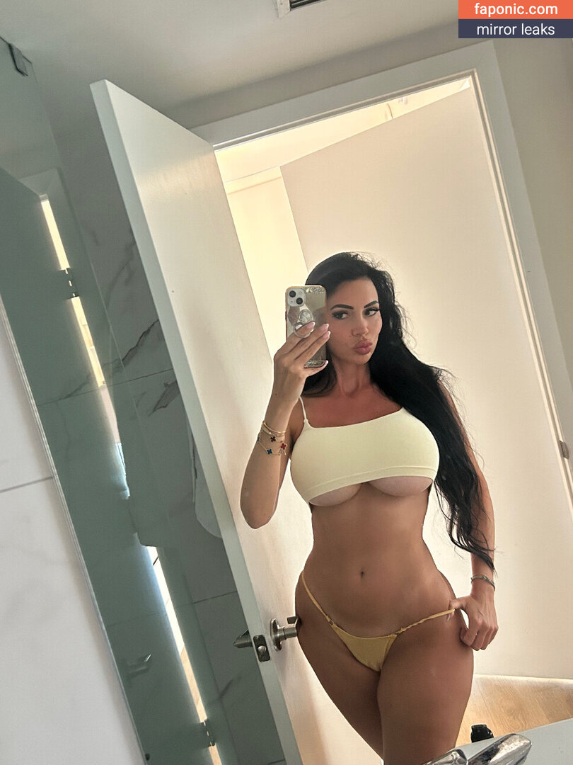 domme_yvonne
