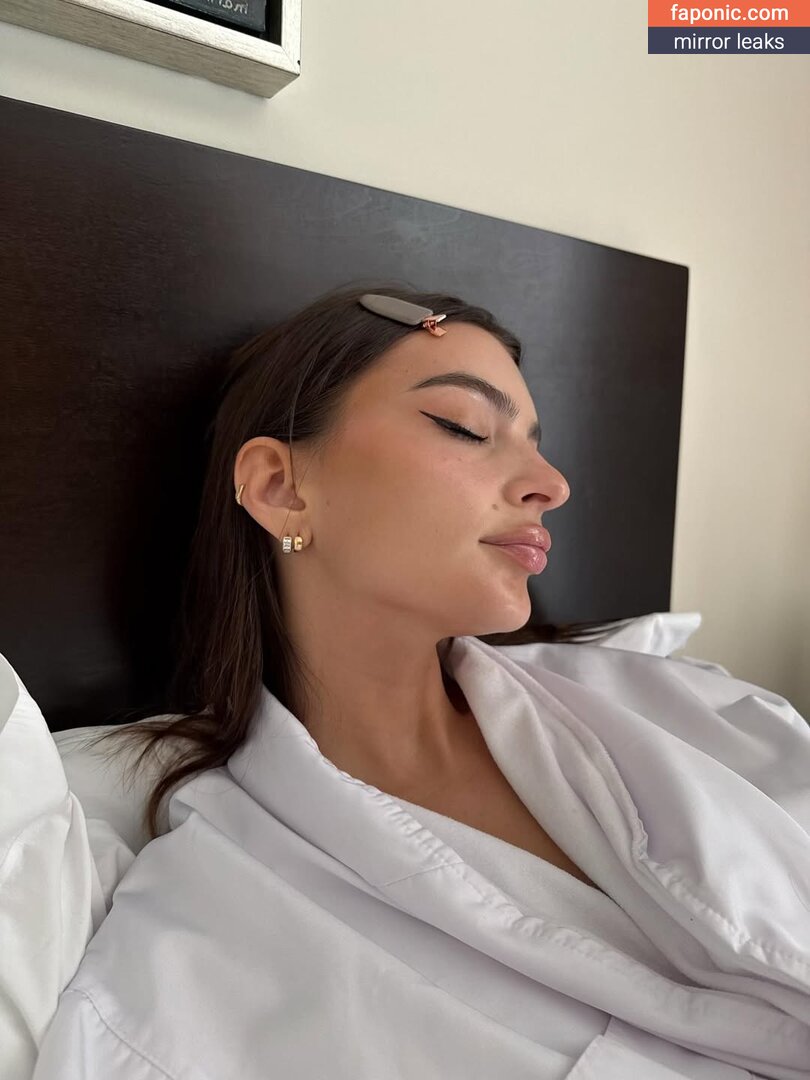Emily Ratajkowski