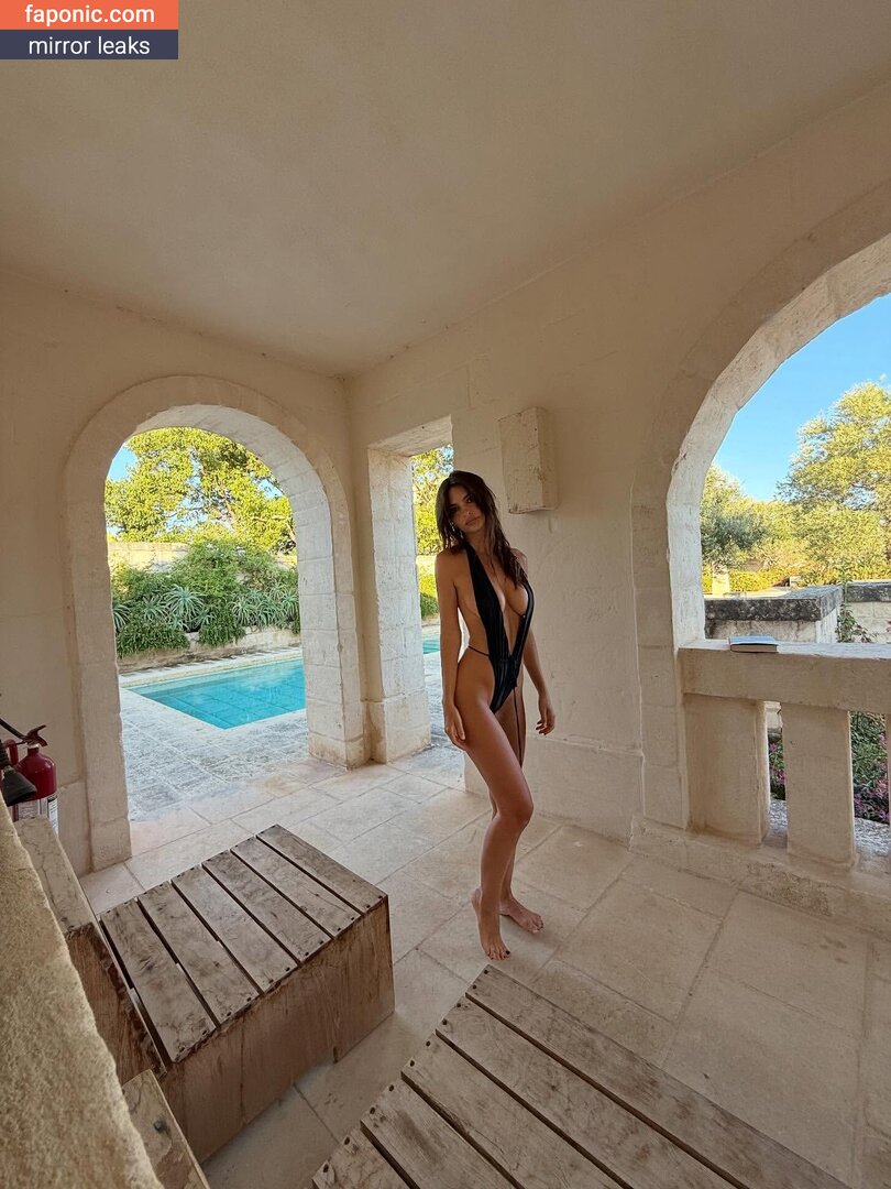 Emily Ratajkowski