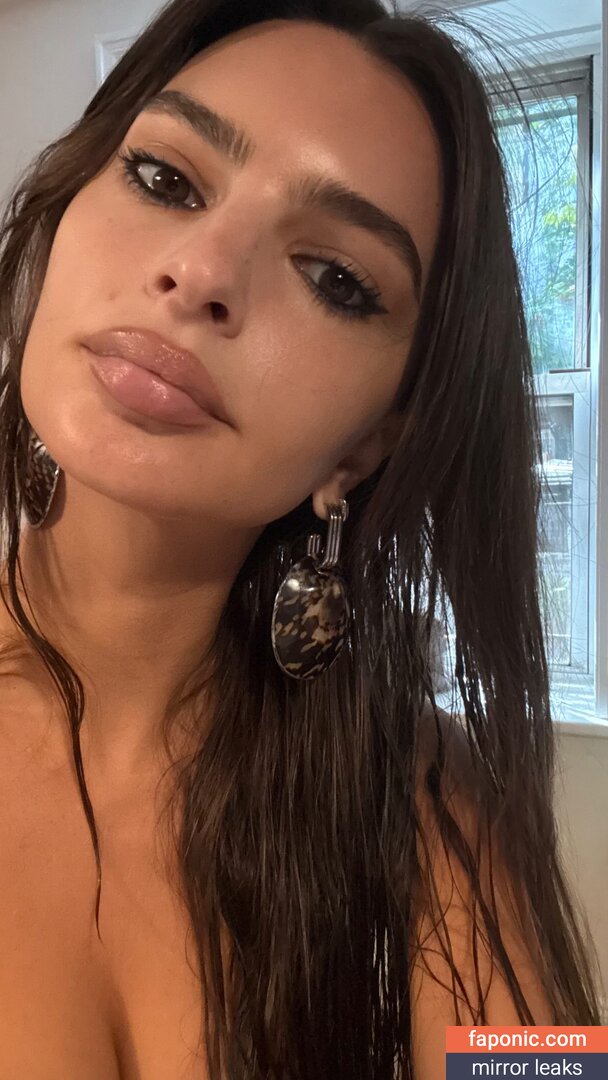 Emily Ratajkowski