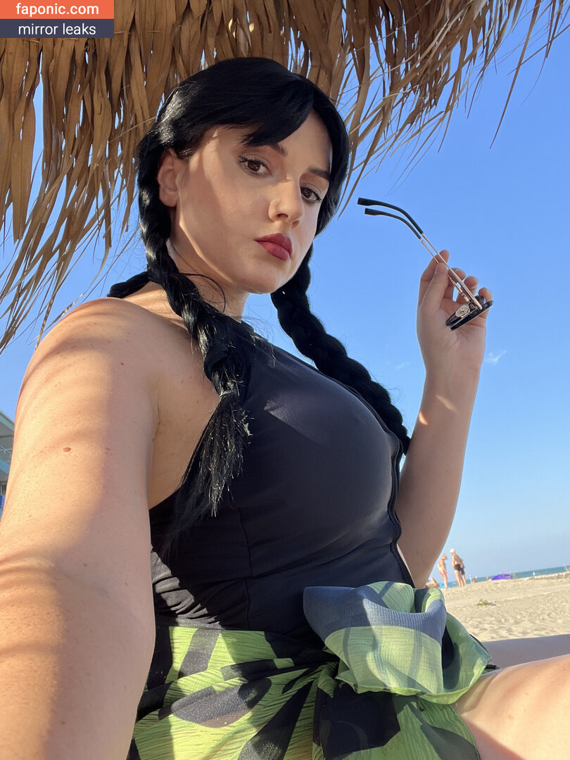 Ezy Summers Cosplay