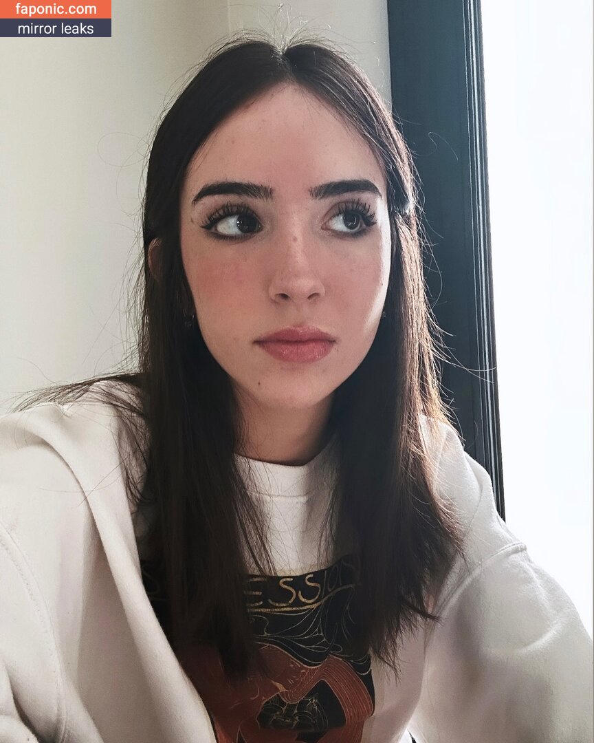 Gabriela Bee