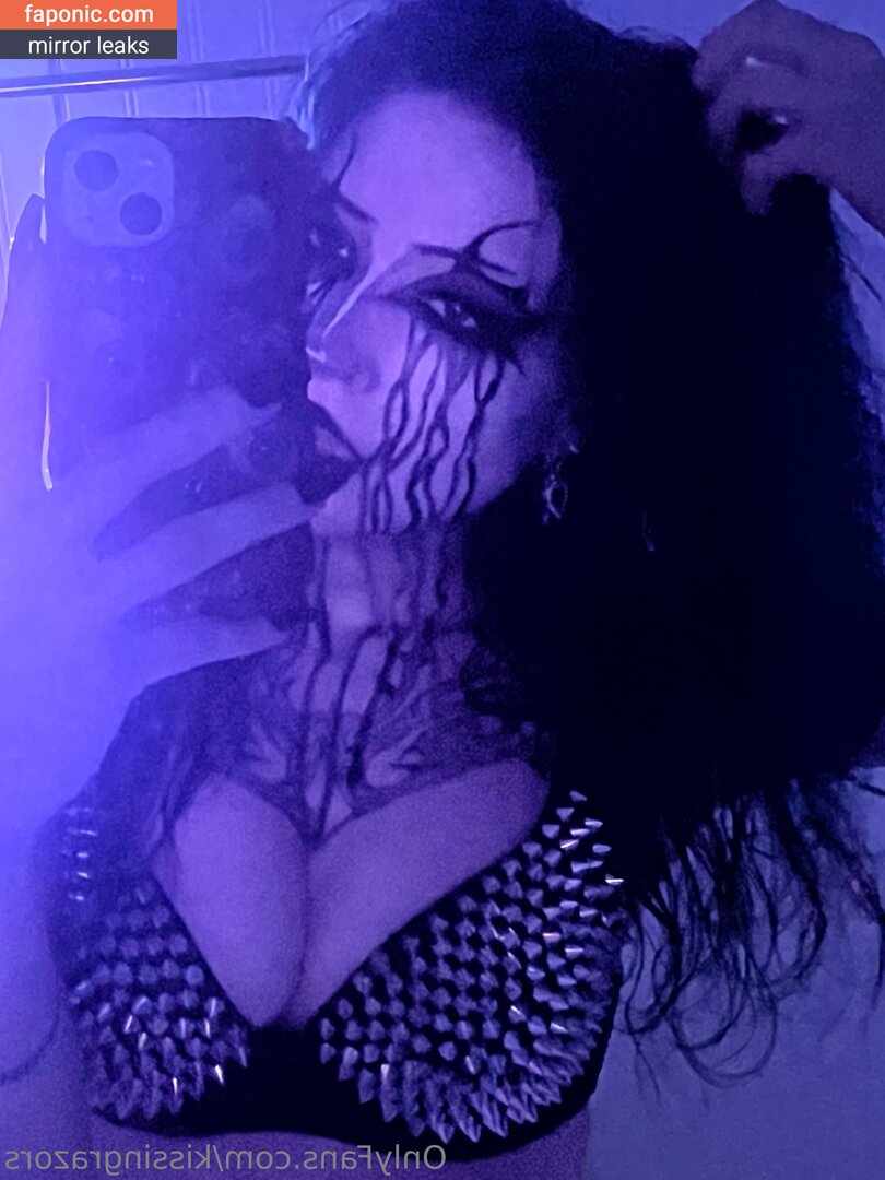 kissingrazors