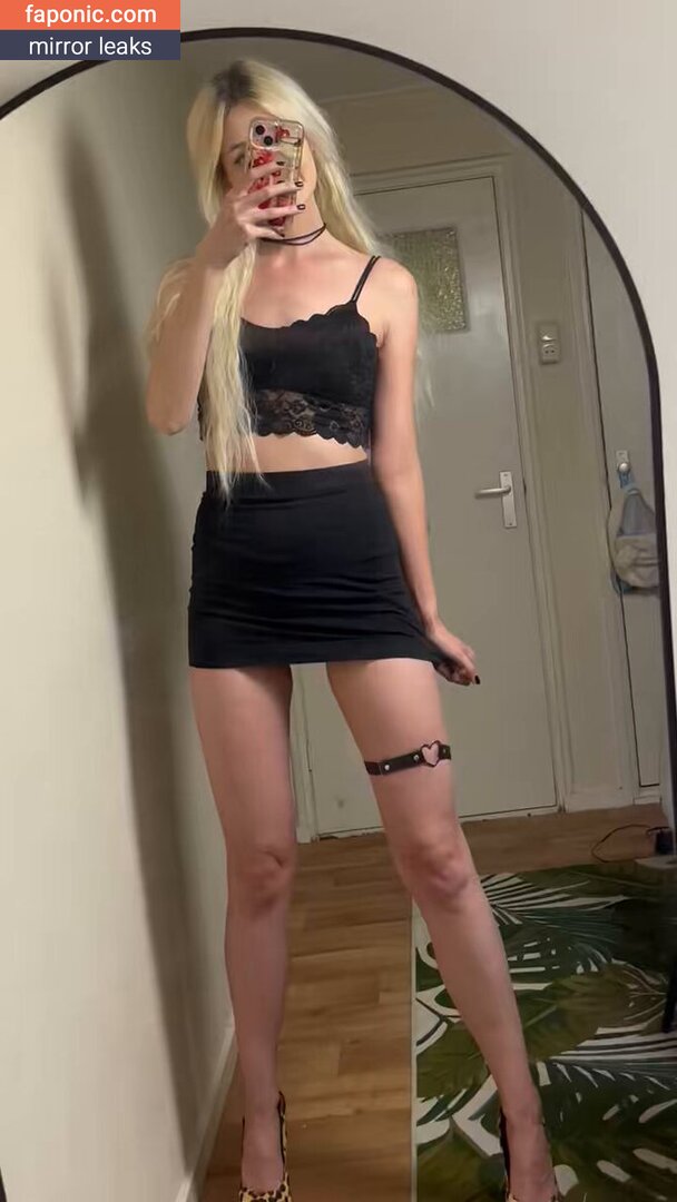 lana_peaches
