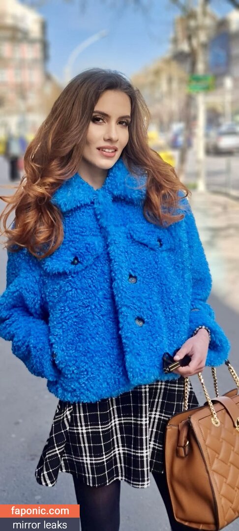 Lili Charmelle