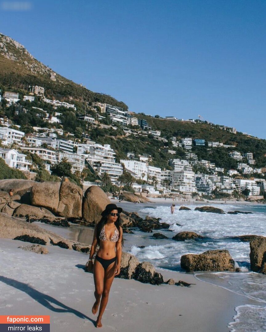 lorenasoleil / earthtravelstories