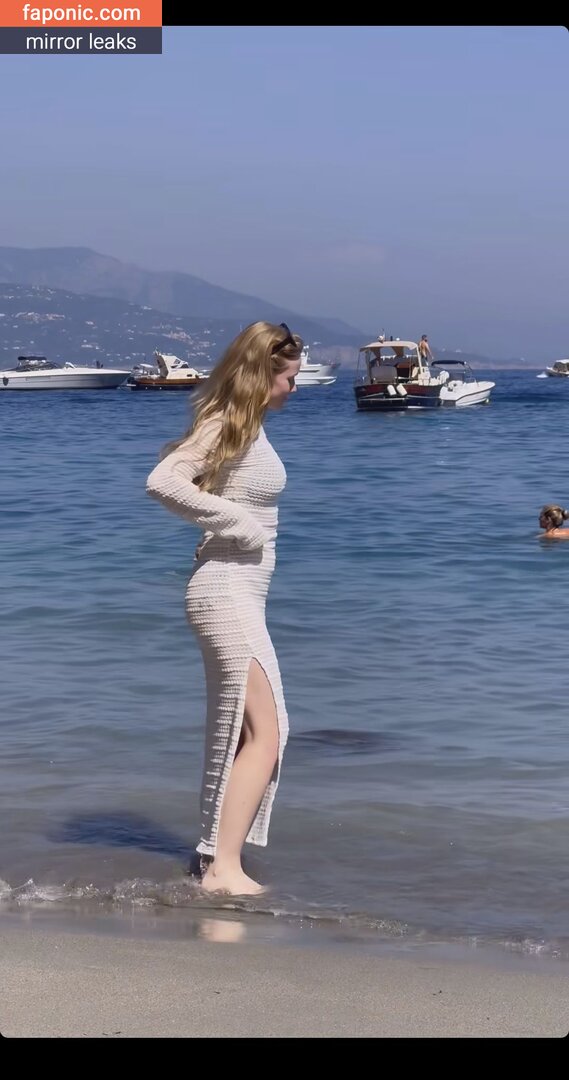 Nadine von relaxASMR