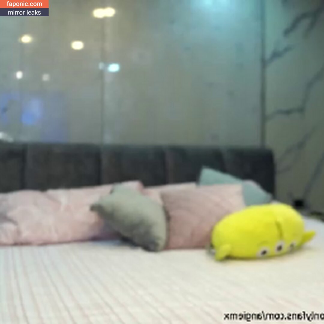 Nina_Mon
