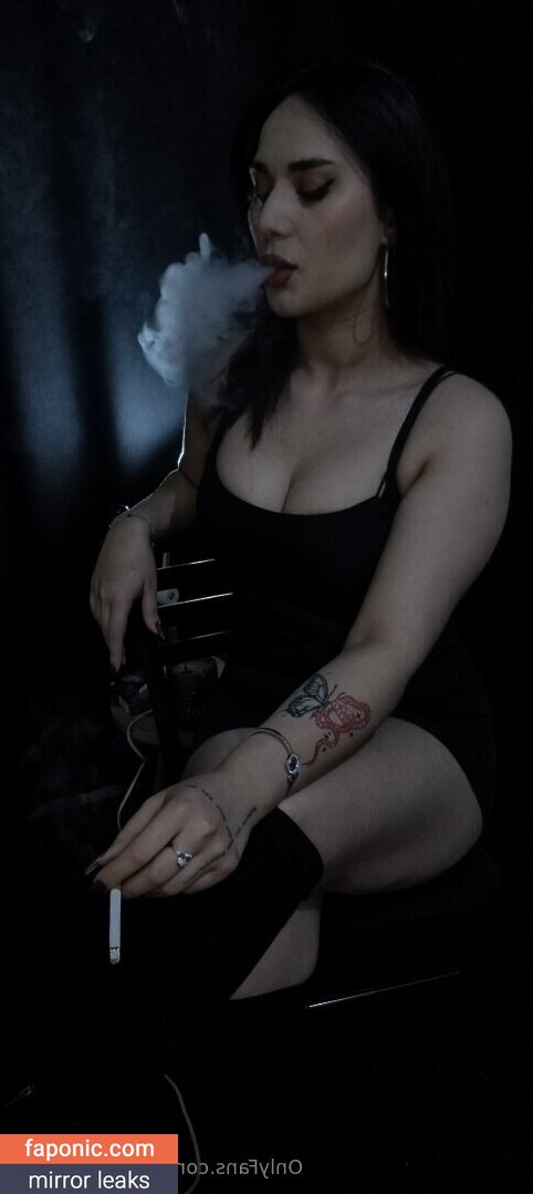 smoking_maya