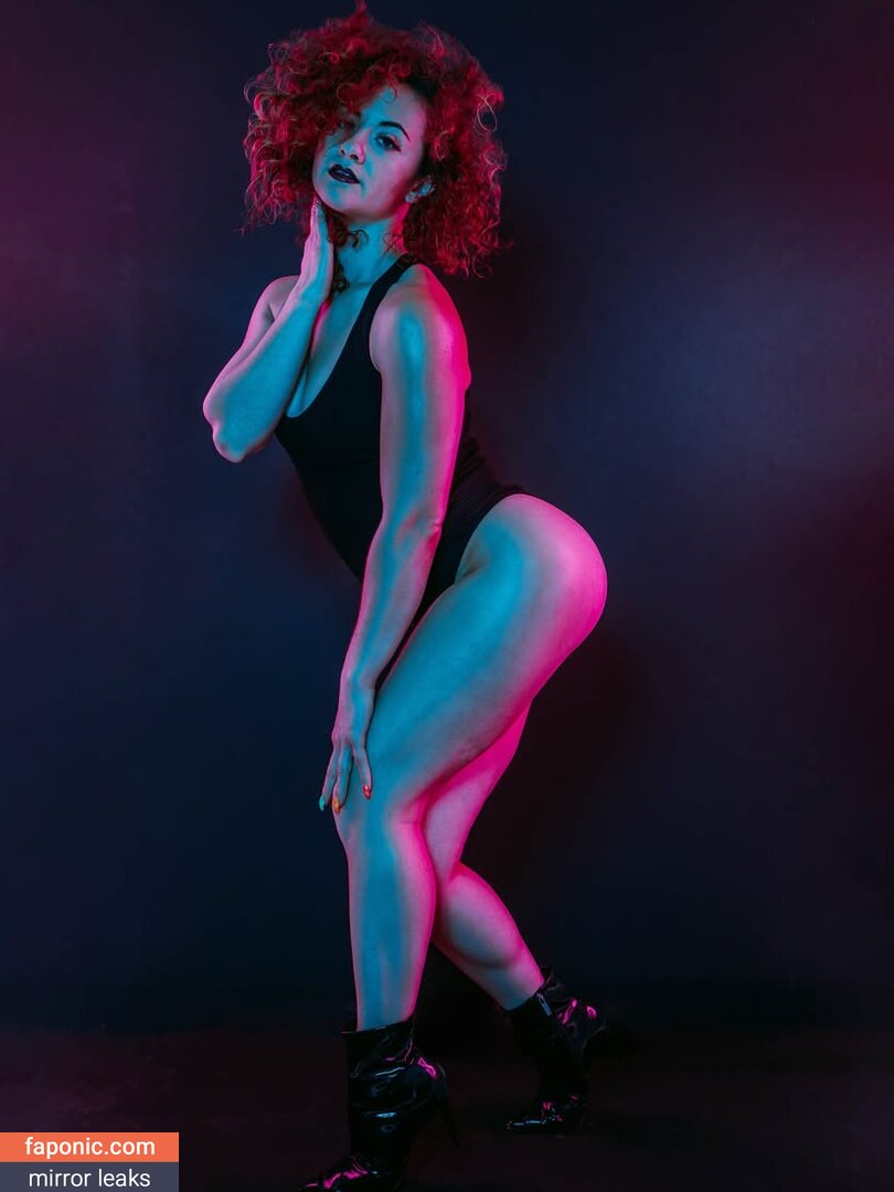 tinygirlbigshow