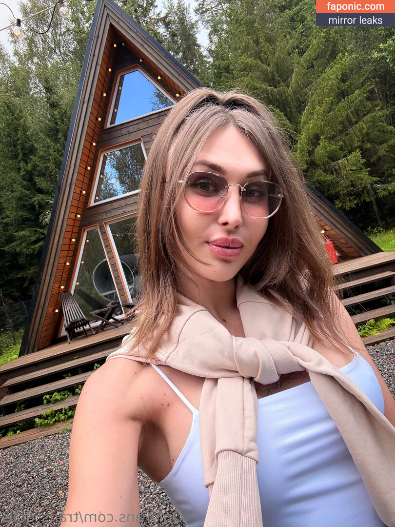 trans_dolls