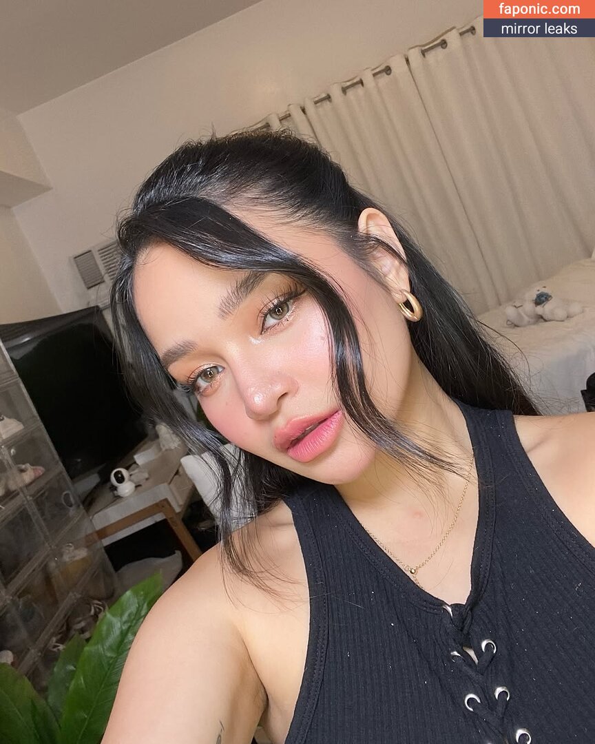 Xyriel Manabat
